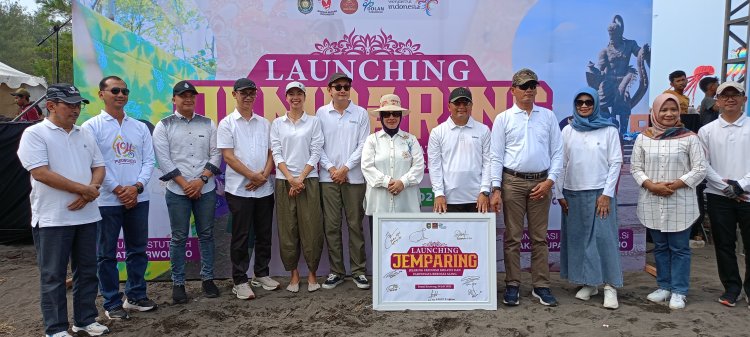Festival layang - layang dan Expo tingkat nasional Pantai Ketawang - Purworejo