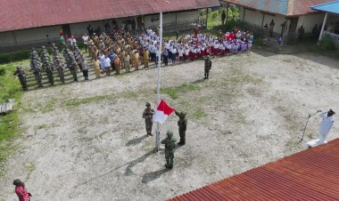 Merah Putih Gagah Berkibar di Sinak: 300 Warga, TNI-Polri, dan Pemerintah Daerah Satu Barisan Rayakan HUT ke-80 RI