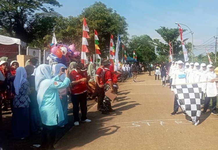 Dua Anggota Koramil 0111/Pagelaran Kodim 0601/Pandeglang, Jadi Juri Lomba Gerak Jalan HUT ke-80 RI di Patia*