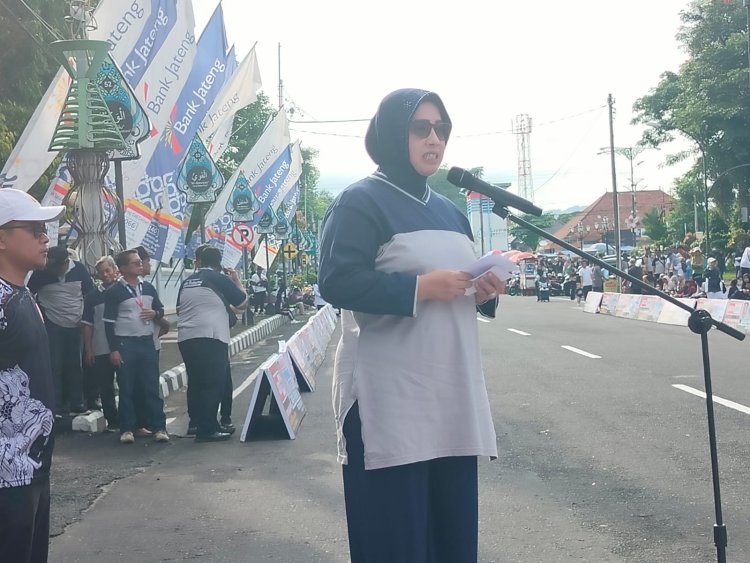 HUT PGRI ke-80 di Purworejo Disambut Meriah, Jalan Sehat Diikuti Ribuan Peserta
